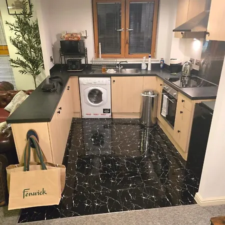Apartment King En-suite Close To Temple Meads Shared With Host 3 Bed *