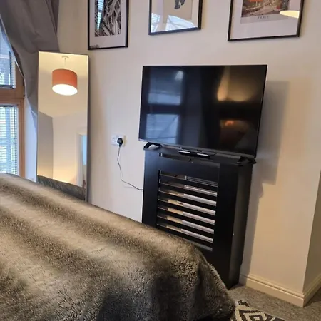 King En-suite Close To Temple Meads Shared With Host 3 Bed * Bristol