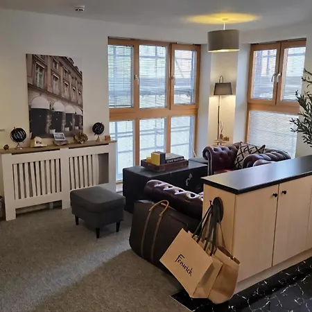 Apartment King En-suite Close To Temple Meads Shared With Host 3 Bed Bristol
